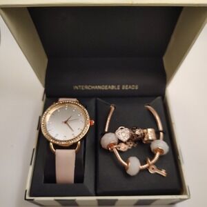 Women's Fashion Quartz‎ Watch Set With Bracelet Interchangeable Beads New In Box